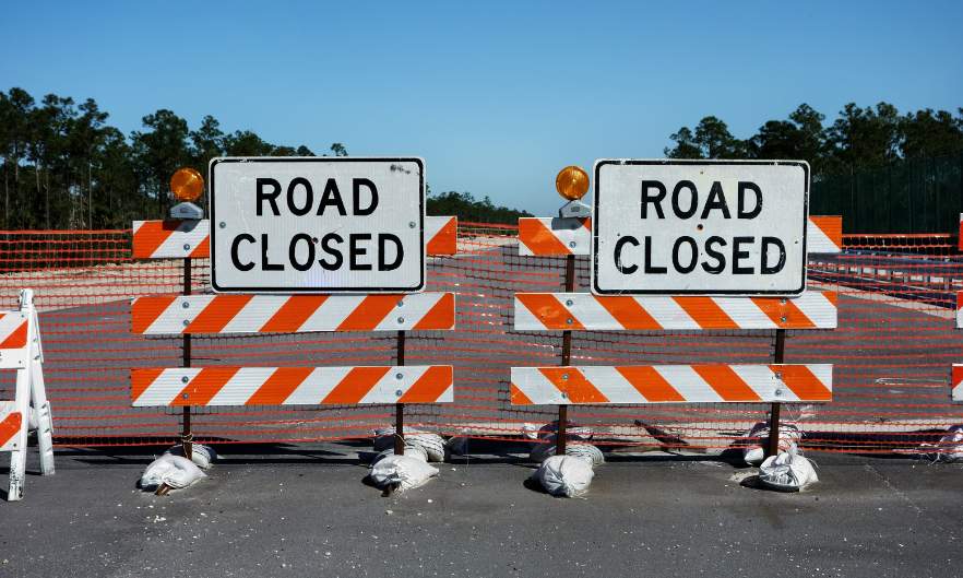 Road Closed Signs β Meaning & Safety Tips