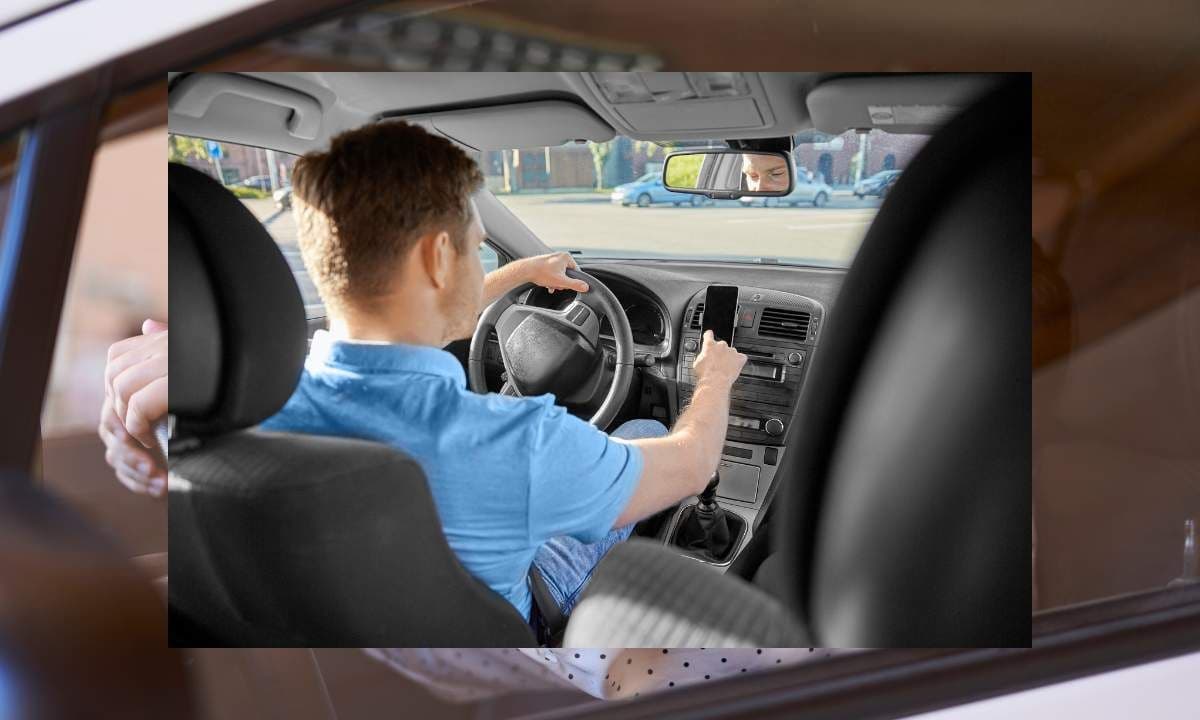 Fine for Using Phone While Driving in Abu Dhabi