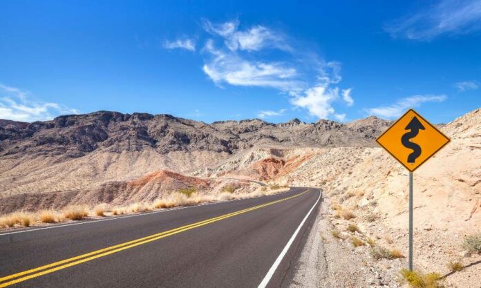 what is winding road sign