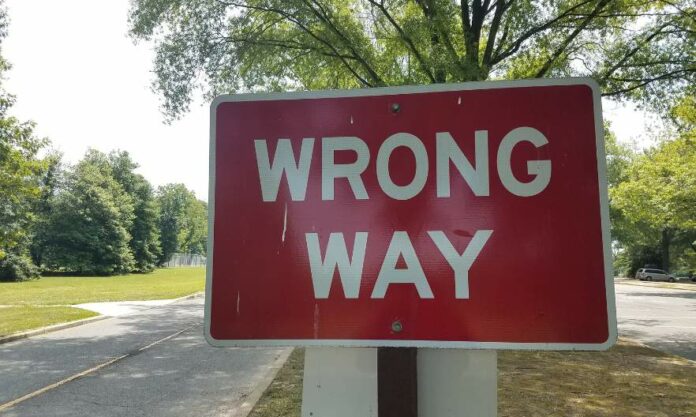 wrong way sign meaning
